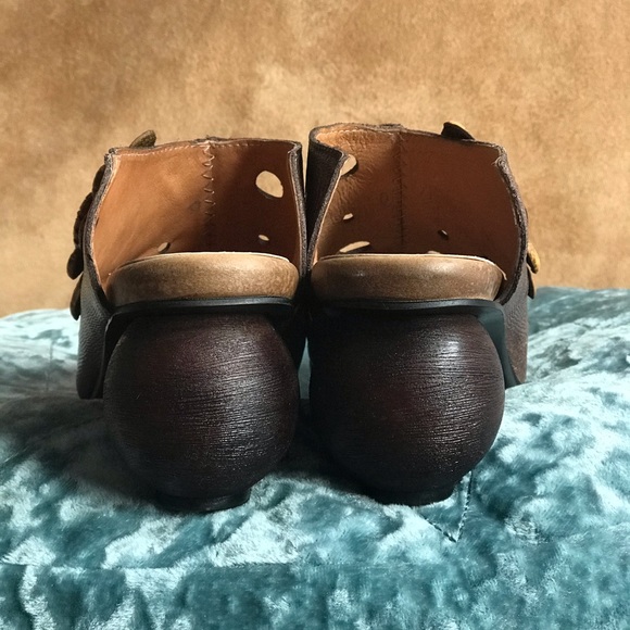 Beautiful Handmade leather clogs - Picture 3 of 15